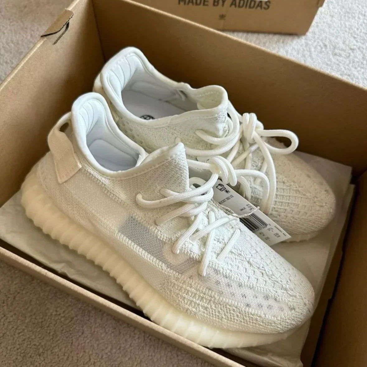 Kultowe Yeezy Boost 350 V2 Bone i Onyx od 599 zł z wysyłką w 24h! Oryginalne Yeezy Boost 350 kupisz na HypeSole.pl