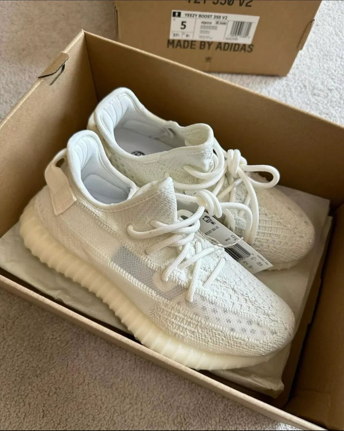 Kultowe Yeezy Boost 350 V2 Bone i Onyx od 599 zł z wysyłką w 24h! Oryginalne Yeezy Boost 350 kupisz na HypeSole.pl